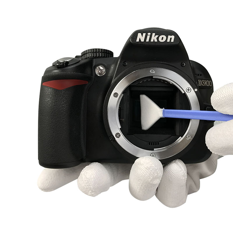 Tăm bông làm sạch cảm biến camera